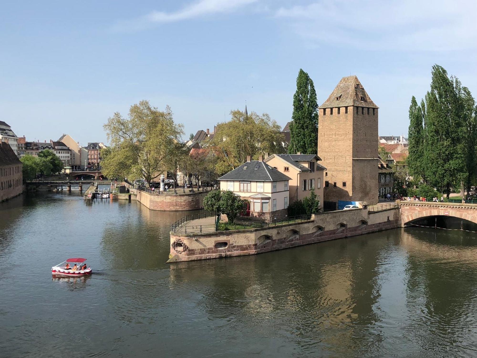 Luminous Apartment In Kehl Near Strasbourg, Conveniently Located Next To A Tram Stop With Direct Access To Strasbourg City Centre Exterior foto